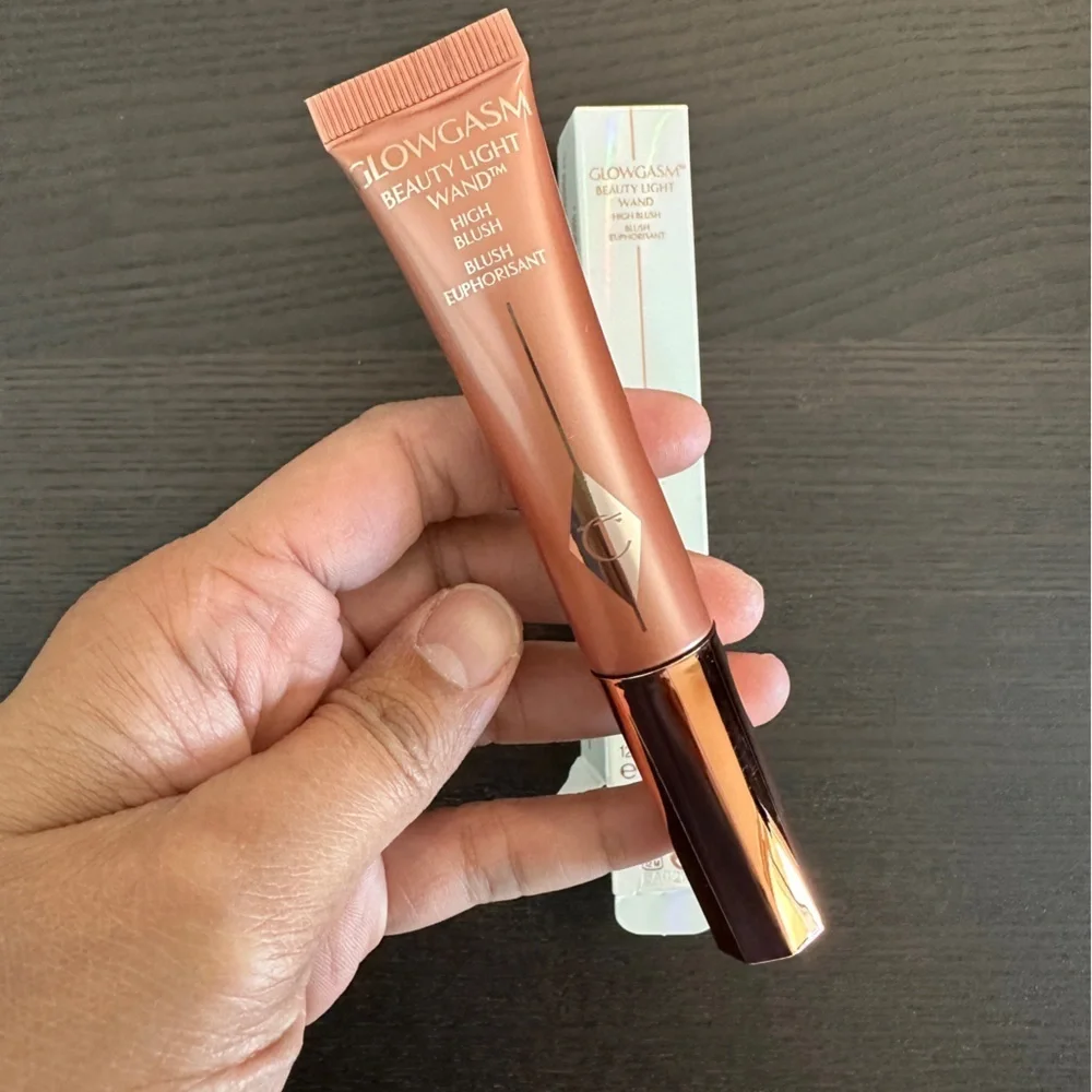 NWT Charlotte Tilbury Beauty Light Wand Blush - Pinkgasm sz 12mL